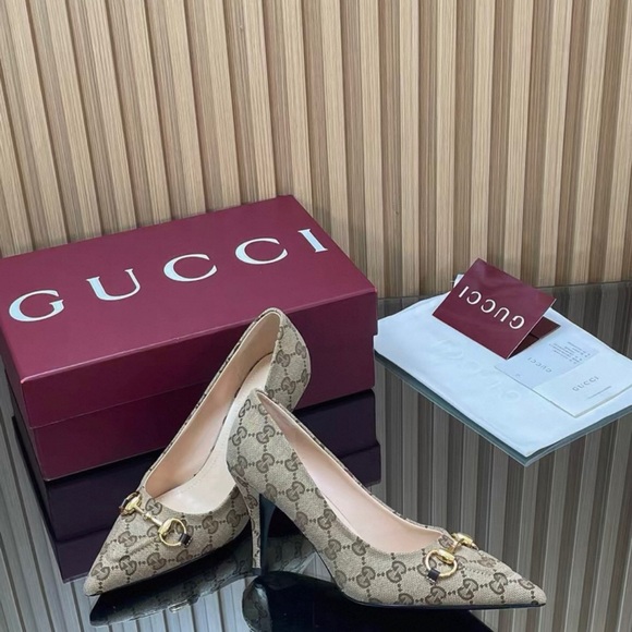 Gucci Beige Patterned Heels with Gold Details - Picture 2 of 9